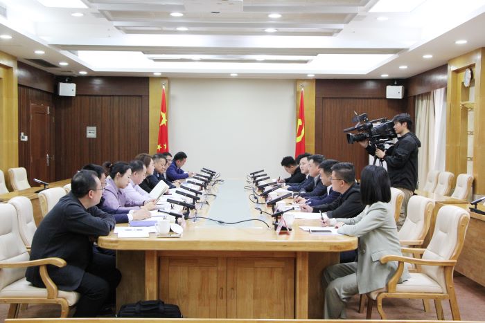 20231204嚴(yán)昊主席同廣西防城港市委副書記、市長黃江會(huì)談 3.jpg