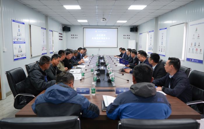 20231204嚴(yán)昊主席深入防城港醫(yī)藥制造產(chǎn)業(yè)園項(xiàng)目一線視察1 .jpg