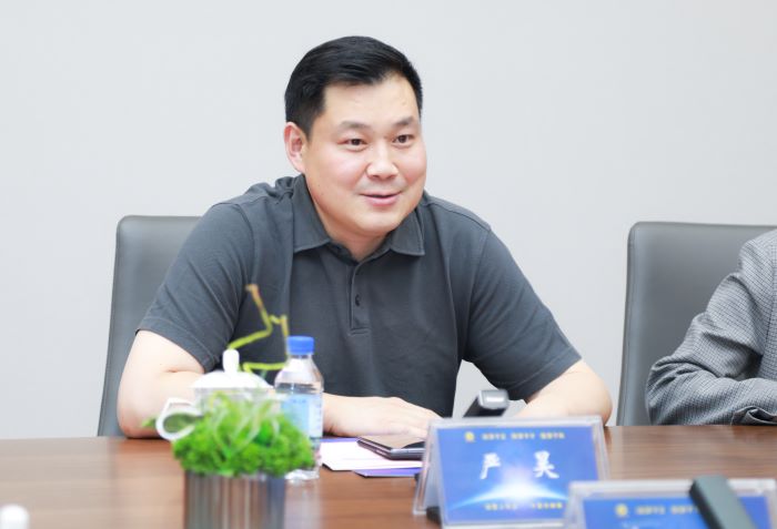 1717146333239059243.jpg 5月30日嚴昊主席與湖北省江蘇商會會長李興東一行會談.jpg