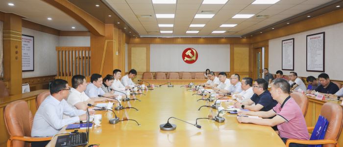 1717986734378097991.jpg 20240607嚴昊主席與廣東省梅州市梅縣區(qū)委書記溫助民會談3.jpg