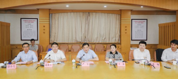 1717986745284077308.jpg 20240607嚴昊主席與廣東省梅州市梅縣區(qū)委書記溫助民會談1.jpg