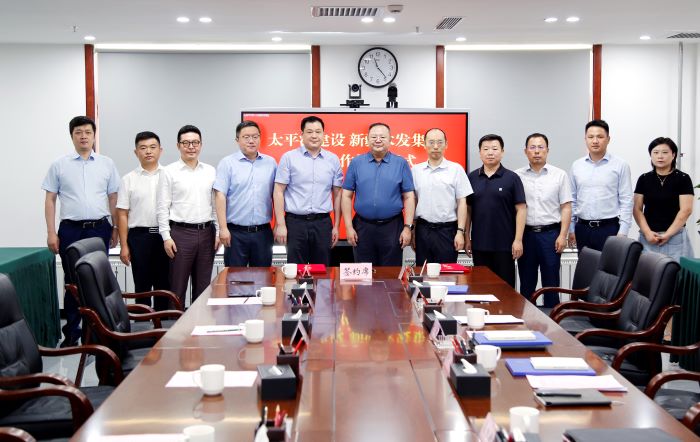 1719539843658088148.jpg 20240627太平洋建設(shè)與新疆水發(fā)集團(tuán)簽署戰(zhàn)略合作協(xié)議3.jpg