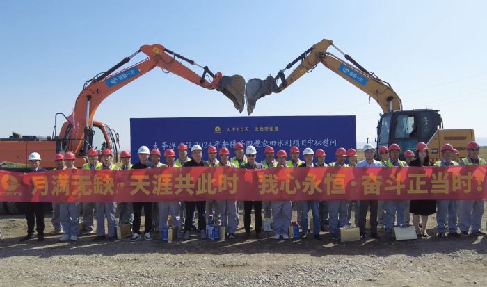 03 在新疆昌吉州呼圖壁縣農(nóng)田水利建設(shè)工程項(xiàng)目現(xiàn)場1.jpg