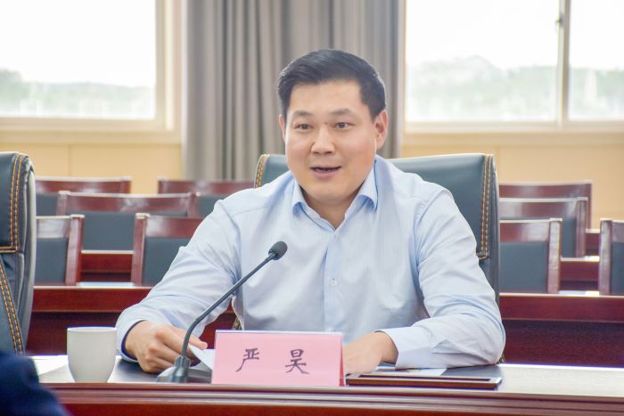 3月14日，太平洋建設(shè)與河源市燈塔盆地農(nóng)高區(qū)交流座談會(huì)在廣東河源召開，太平洋建設(shè)董事局主席嚴(yán)昊與燈塔盆地農(nóng)高區(qū)管委會(huì)主任張春慧就深化合作展開交流 (3).jpg